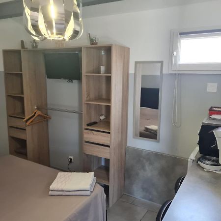Chambre Cosy Avec Terrasse Apartment Arles Luaran gambar
