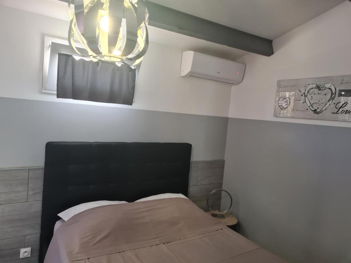 Chambre Cosy Avec Terrasse Apartment Arles Luaran gambar